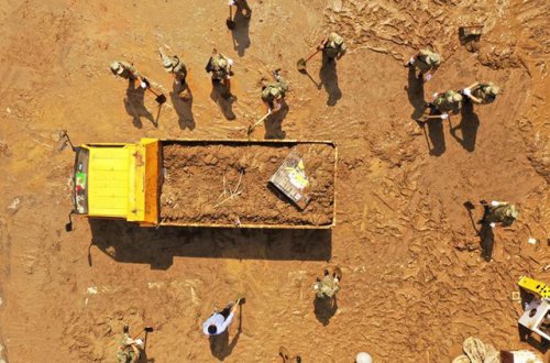 Çində daşqınlar: 22 nəfər ölüb
