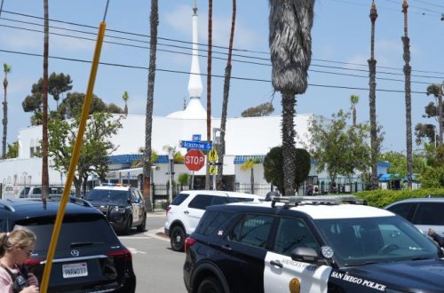 San Dieqo İslam Mərkəzinə hücumun qurbanları üçün dəfn mərasimi keçirilib