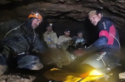 Laosda mağarada qalan mədənçilər özlərini xilas etdilər