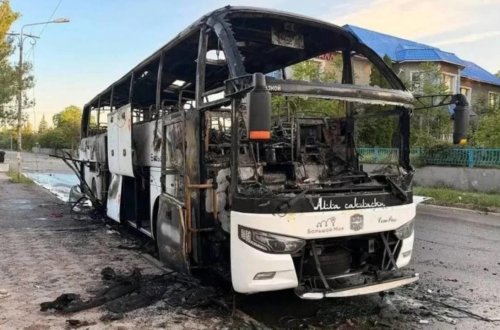 Sərnişin avtobusu vuruldu: Çox sayda ölü və yaralı var
