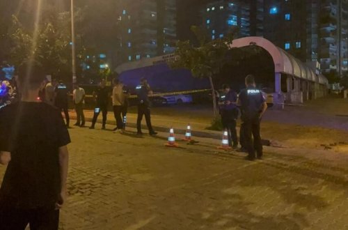 Dava edən oğlunu ayrmağa çalışan ana öldü - FOTO