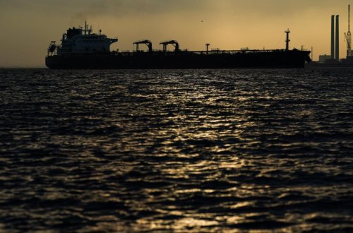 SEPAH Hörmüz boğazından qanunsuz keçməyə çalışan iki gəmini vurduğunu açıqlayıb