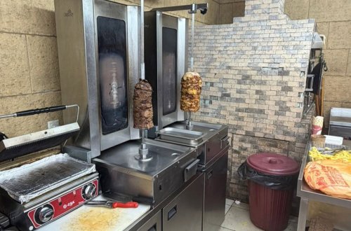 Bakıda tanınmış restoranda dönərə görün nə qatırlar - Fotolar