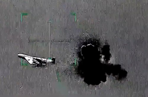 KİV: ABŞ Hörmüz boğazı istiqamətində uçan iki İran dronunu vurub