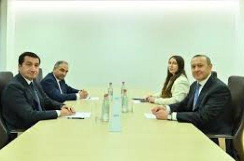 Hikmət Hacıyev Ermənistanda Qriqoryanla görüşdü