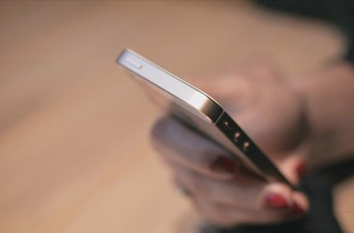 Fransa orta məktəblərdə mobil telefonları qadağan etməyə hazırlaşır