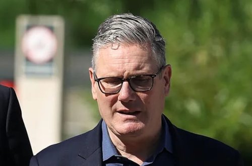 Böyük Britaniyanın baş naziri Key Starmer istefa verdiyini açıqlayıb