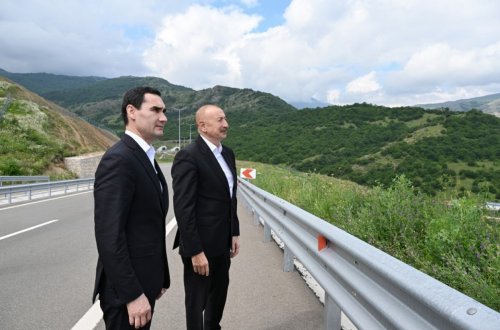 Azərbaycan və Türkmənistan prezidentləri Daşaltı kəndinin fonunda şəkil çəkdirdilər - FOTOLAR