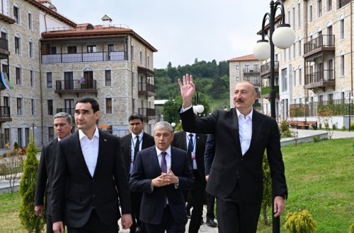 Azərbaycan və Türkmənistan prezidentləri Şuşada birinci yaşayış kompleksində olublar - FOTOLAR