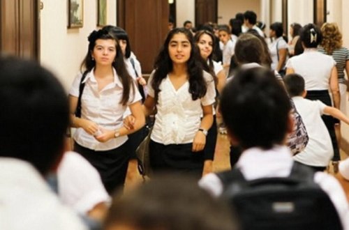 Azərbaycanda şagirdlərin sayı açıqlandı