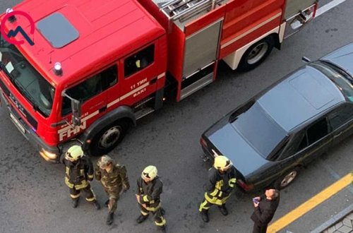 Bakıda yaşayış kompleksində yanğın - Maşınlara ziyan dəydi