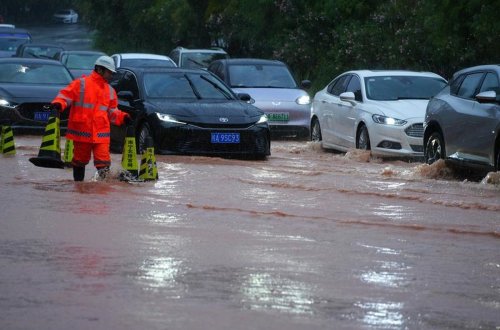 Çində güclü daşqınlar: 5 nəfər həlak olub