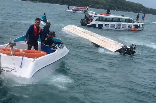 Vyetnamda turist qayığının batması nəticəsində 15 nəfər ölüb