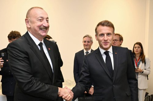 İlham Əliyev Makronu təbrik etdi