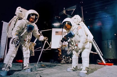 Astronavtları Ayda xilas edən qələm rekord qiymətə satıldı