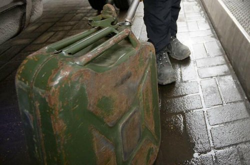 Rusiyada qarajlarda benzin saxlayanlara 15 min cərimə