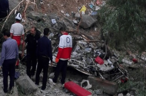 İranda avtobus dərəyə aşıb, 5 nəfər ölüb