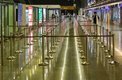 Yaponiyanın Okinava prefekturasındakı Naha Hava Limanı bağlanıb