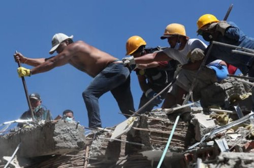 Kolumbiyada zəlzələ dağıntıları altından möcüzəvi qurtuluş