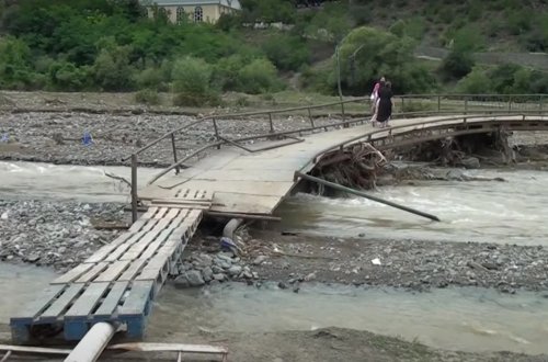 Tovuzda sel körpünü dağıtdı