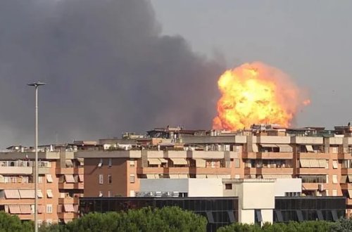İtaliyada sursat zavodunda partlayış