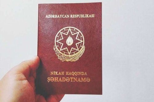 Azərbaycanda həyat yoldaşının soyadını götürən kişilərin sayı