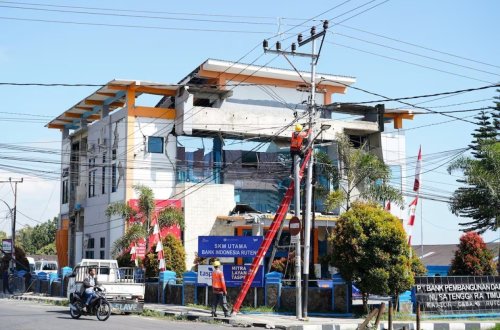 İndoneziyada güclü zəlzələdən sonra ölənlərin sayı 51 nəfərə çatıb