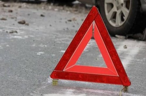 Şəmkirdə yük maşını ilə minik avtomobili toqquşub, xəsarət alanlar var