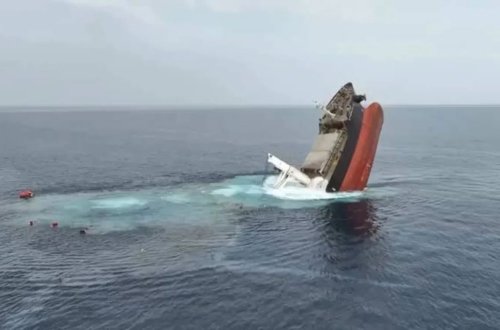 Çin heyətinin olduğu yük gəmisi batdı: 24 nəfərin taleyi açıqlanmayıb