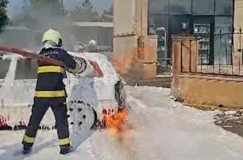 Yevlaxda yanacaqdoldurma məntəqəsində avtomobil yanıb