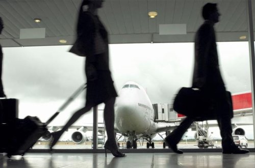 Aeroportda yerüstü xidmət işçisini təyyarə vurub