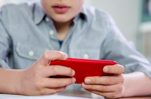 Polşanın ibtidai məktəblərində telefon qadağası