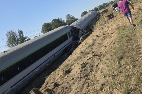 Polşada sərnişin qatarı yük maşını ilə toqquşub: 1 nəfər həlak olub