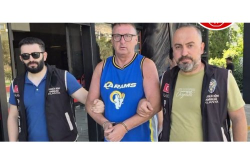 Türk bayrağına tüpürən turistə bu cəza veriləcək