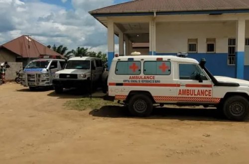 Cənubi Afrikada iki mikroavtobus və bir minik avtomobili toqquşub, 21 nəfər həlak olub
