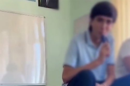 İlk dərs günündə canlı yayım açıb elektron siqaret çəkdilər - (Video)