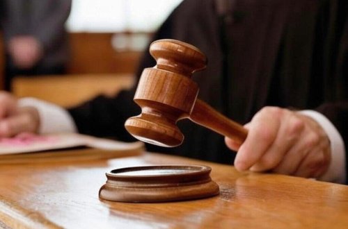 Məhkəmə anasına qarşı sərt davranan övladı miras payından məhrum etdi