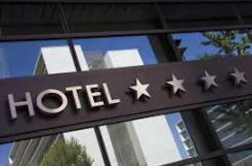 Qadın hindistanlı turisti Bakıda hoteldə qarət etdi - Təfərrüat