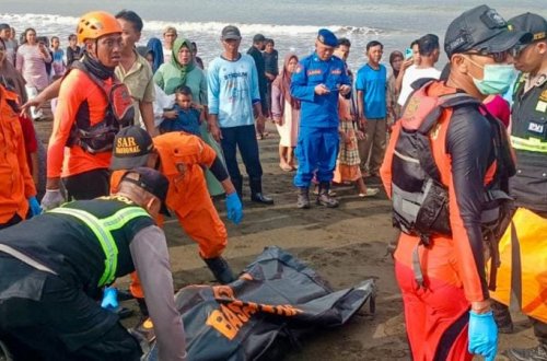 İndoneziyada sentyabrın 13-də aşmış bərədən 52 nəfərin cəsədi çıxarılıb