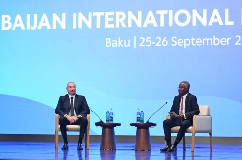 Prezident II Azərbaycan Beynəlxalq İnvestisiya Forumunda iştirak edir - Canlı