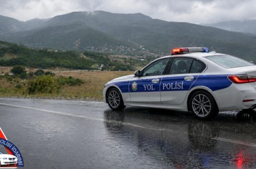 Qubada iki avtomobil toqquşub