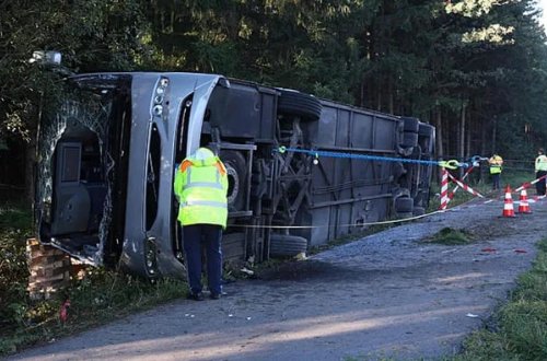 Almaniyada sərnişin avtobusu aşdı: 2 nəfər həlak olub