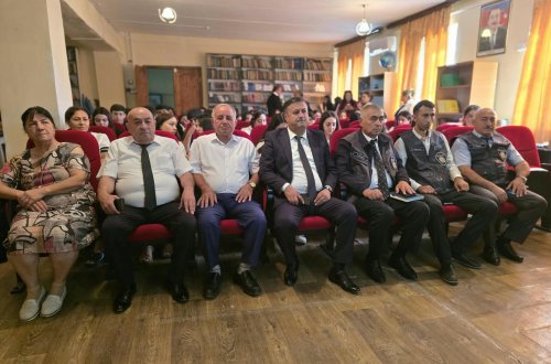 “Yaşıl şəhər: Təbiətlə memarlığın harmoniyası” mövzusunda tədbir keçirilib