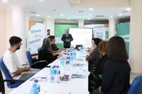 Sumqayıtda QHT-lər üçün rəqəmsal kommunikasiya təlimi keçirilib
