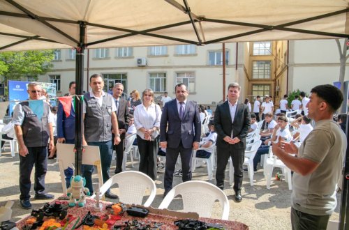 Səyyar Gənclər Xidməti növbəti dayanacağı olan Salyan ilə fəaliyyətinə davam edir