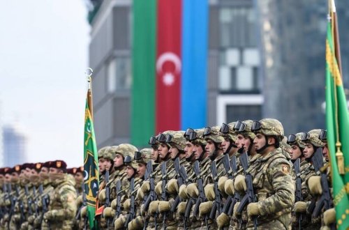 Hərbçilərin əməkhaqları artırılır