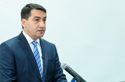 Hikmət Hacıyev: C5+1 formatına qoşulmaq Azərbaycanın öz köklərinə qayıtması deməkdir