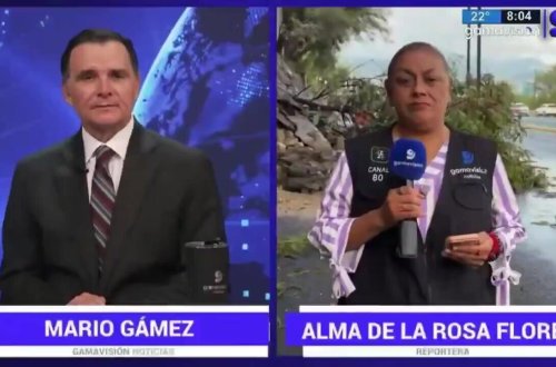 Canlı yayım zamanı dəhşətli anlar - Jurnalistlər maşının altında qaldı - (Video)