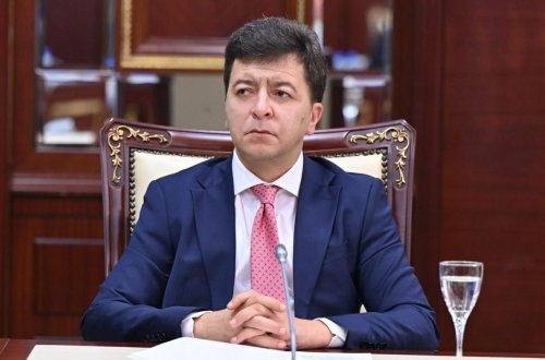 Sən kimsən ki, bizə başından-boyundan yekə məsləhətlər verirsən?!