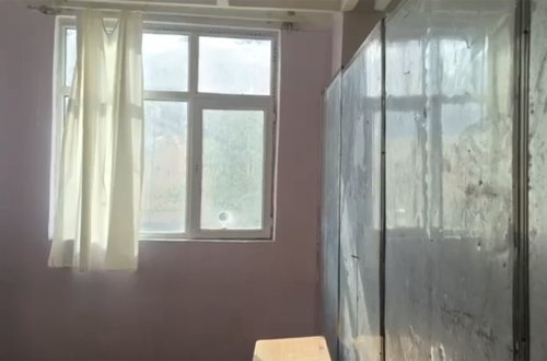 Məktəbə daş atdılar, şagirdlər xəsarət aldı - VİDEO